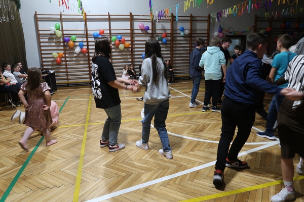 19 stycznia 2023r. w naszej szkole odbyła się zabawa choinkowa. „Choinka”  to jedno z najbardziej oczekiwanych wydarzeń w kalendarzu imprez naszej szkoły. 