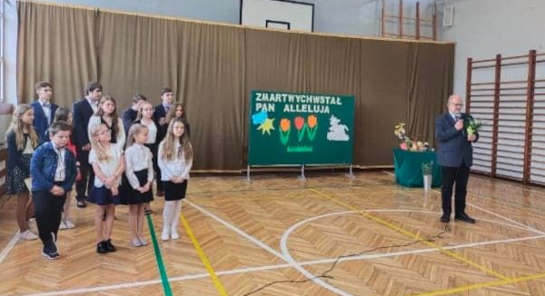 W dniu 12.04.2022 r. w Samorządowej Szkole Podstawowej odbył się apel z okazji zbliżających się Świąt Wielkanocnych.