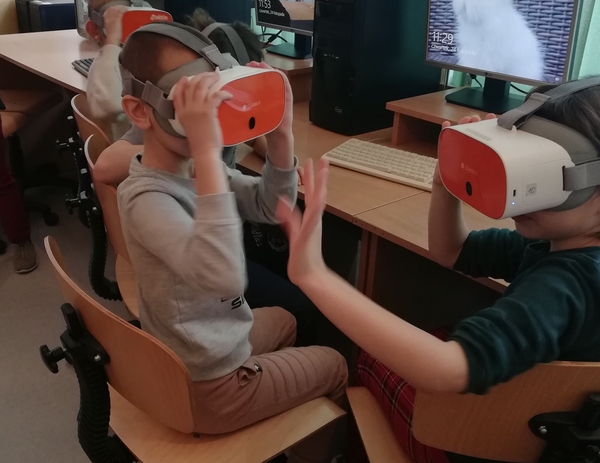 Okulary VR to urządzenie powszechnie już znane. Za jego pomocą możemy przenieść się do wirtualnej rzeczywistości